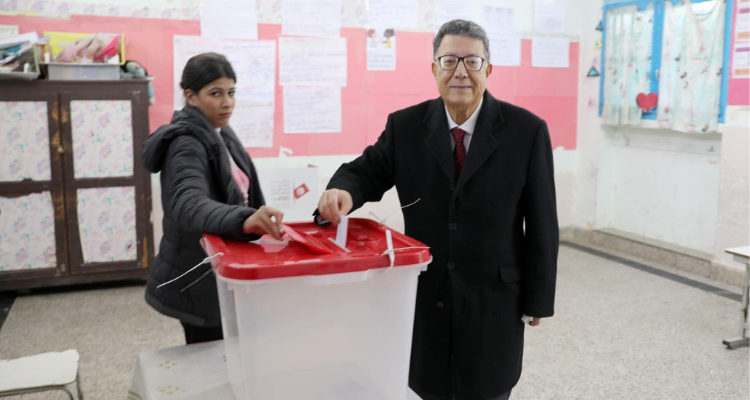 رئيس مجلس نواب الشعب يدلي بصوته في الانتخابات المحلية