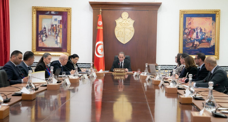 إلغاء العمل بالقرار المتعلق برخص لوكلاء بيع السيارات