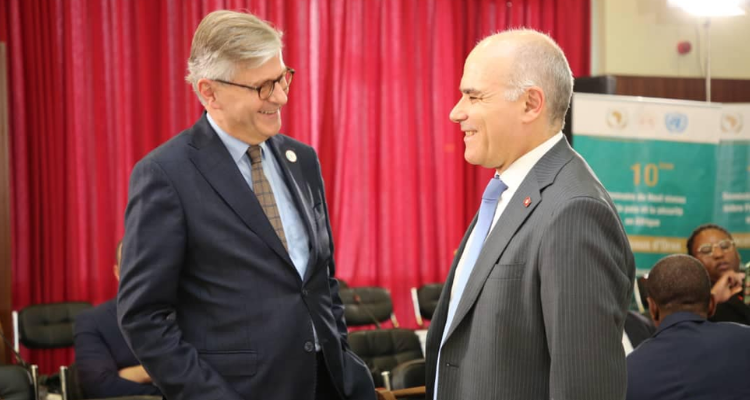 وزير الخارجية يلتقي وكيل الأمين العام للأمم المتحدة لعمليات السلام بوهران