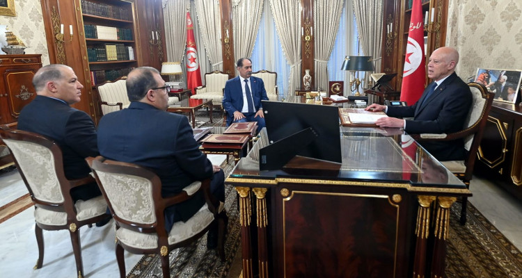 رئيس الدولة يسدي تعليماته بمزيد العمل على مكافحة المحتكرين والمضاربين