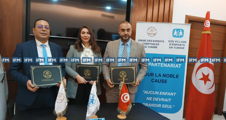 توقيع اتفاقية بين هيئة الخبراء المحاسبين وجمعية قرى اطفال أس. أو .آس