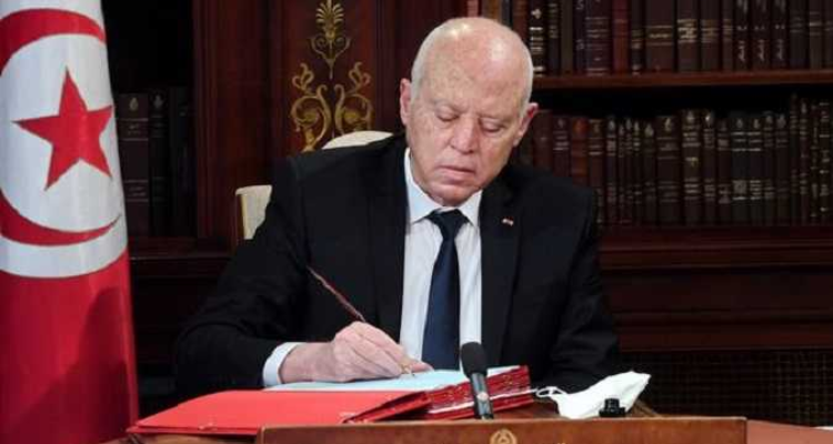 الرئيس قيس سعيّد يختم قانون المالية 2024