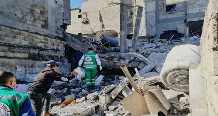 خان يونس: استش/هاد  18 فلس/طينيا في قصف  أمام مستشفى الأمل