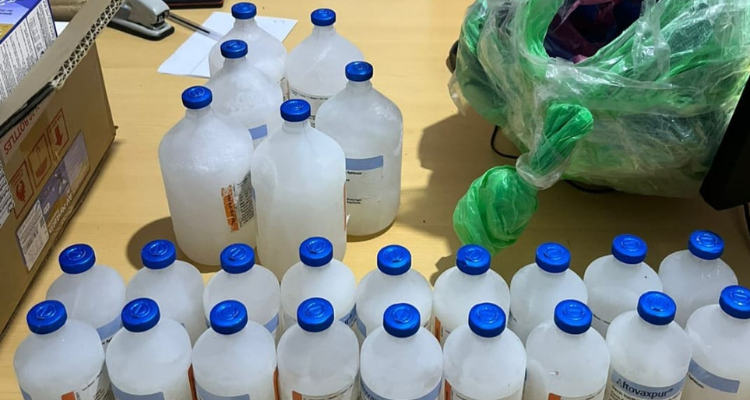 ضبط قوارير  لقاح خاص بالطيور مجهولة المصدر