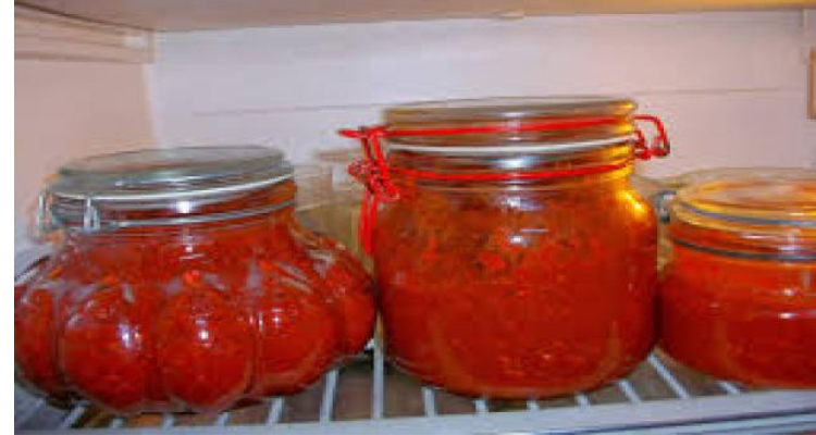 الكشف عن محل عشوائي لتعليب 'الهريسة' و 'التوابل'