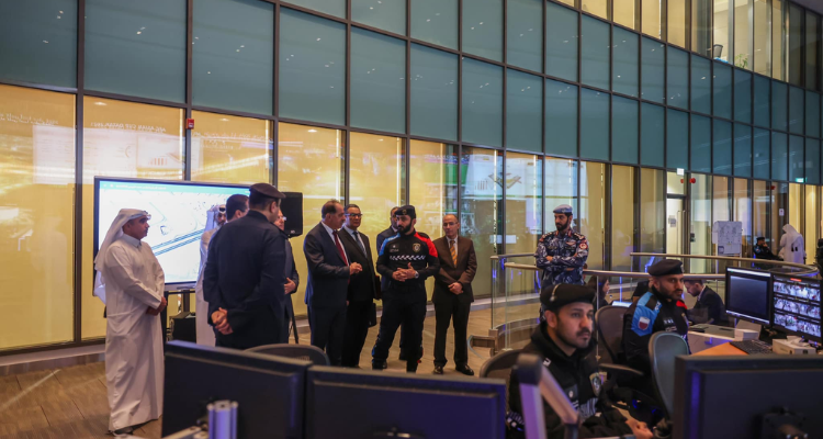 وزير الداخلية يتحوّل إلى قطر لحضور حفل تخرج طلبة بكلية الشرطة