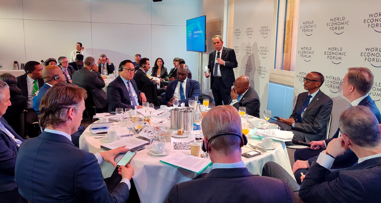 منتدى دافوس: رئيس الحكومة يلتقي عددا من كبار مسؤولي الدول والمؤسسات الدولية والإ