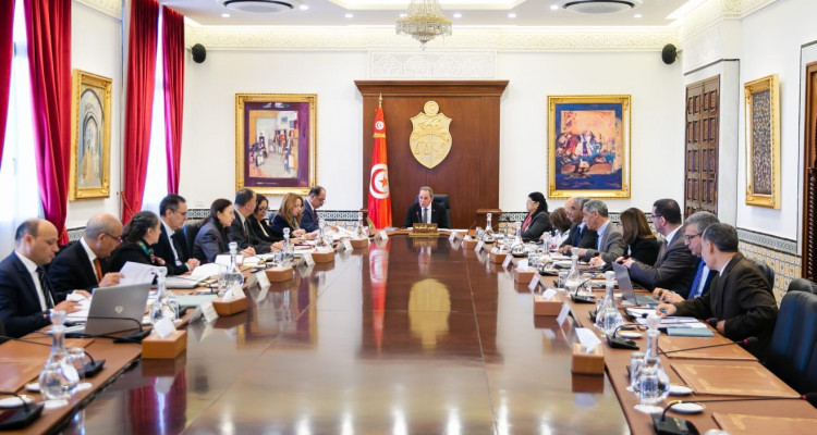 رئيس الحكومة يشرف على الاجتماع الثالث للّجنة العليا لتسريع إنجاز المشاريع العمومية