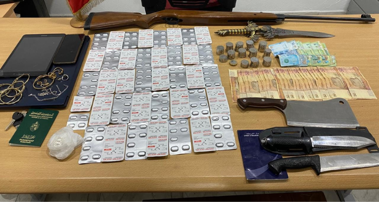 العاصمة: يروّج الأقراص المخدرة  داخل محل لبيع الملابس الجاهزة