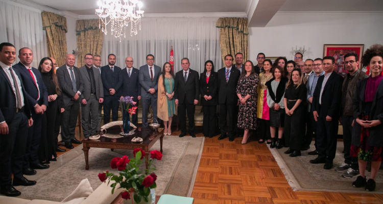 رئيس الحكومة يلتقي عددا من أفراد الجالية التونسية بأديس أبابا