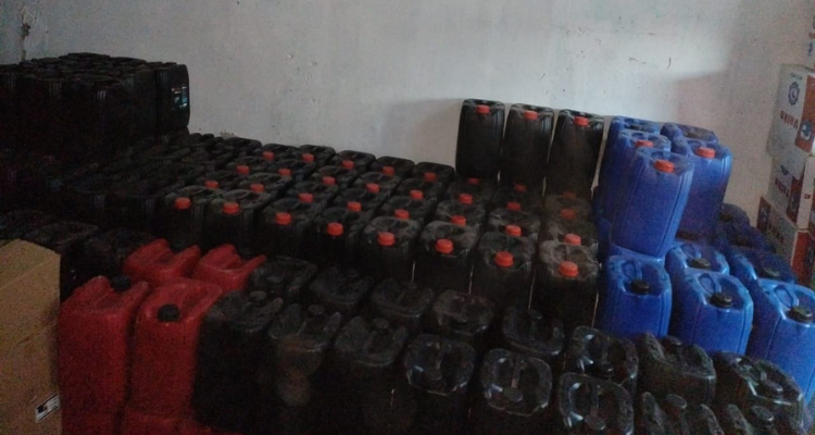 قابس : الكشف عن مستودع عشوائي  لتصنيع ورسكلة الزيوت المستعملة