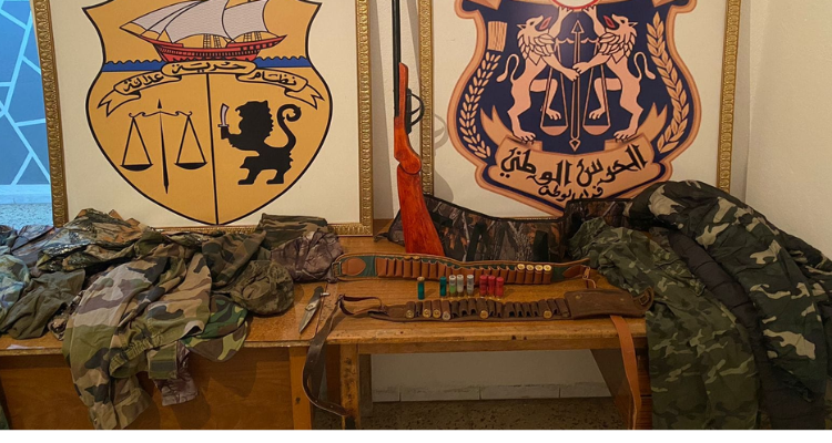 تالة: حجز أزياء عسكرية مزركشة  و165 خرطوشة صيد