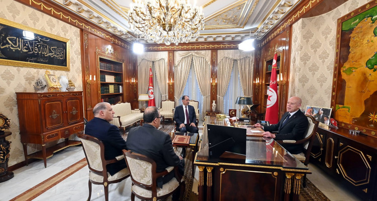 رئيس الدولة يُسدي تعليماته بتفكيك كل شبكات الفساد وتقديمها إلى القضاء