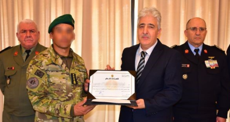 وزير الدفاع يكرّم العسكريين المشاركين في القضاء على عناصر إرهابية بالقصرين