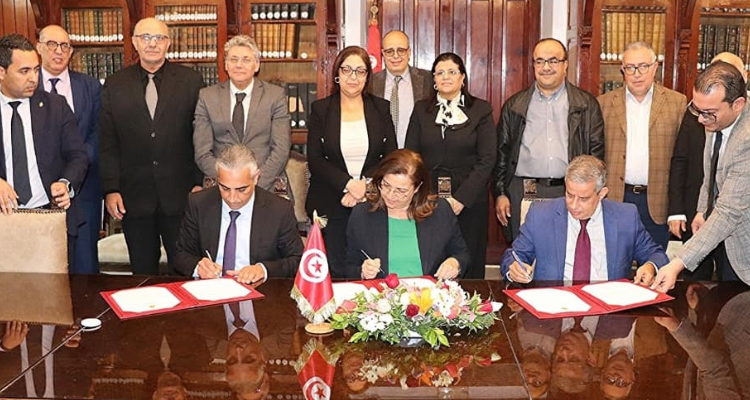 إمضاء اتفاقية تعاون بين وزارتي المالية والتجارة حول تبادل المعطيات والبيانات