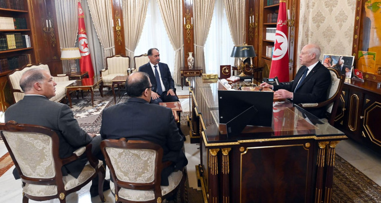 رئيس الجمهورية يشدد على ضرورة التصدي لظاهرة الاحتكار والترفيع في الأسعار