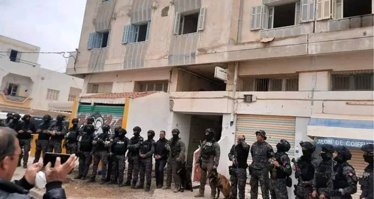 صفاقس: إخلاء عمارة  تأوي 500 مهاجر من دول أفريقيا جنوب الصحراء