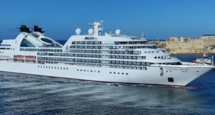 باخرة سياحية أمريكية ترسو بميناء سوسة التجاري وعلى متنها 441 سائحا