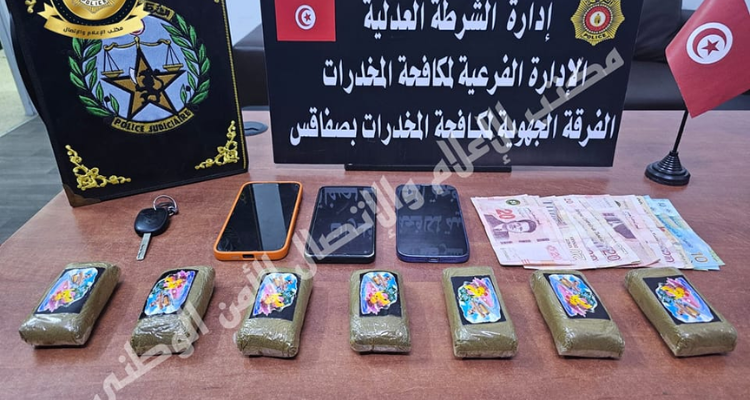 صفاقس: ضبط 7 صفائح من مخدّر الزطلة لدى طالبان على متن شاحنة معدّة لنقل الأسماك