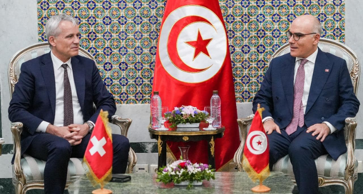 وزير الخارجية يؤكد ضرورة تسريع إجراءات استعادة الأموال المنهوبة