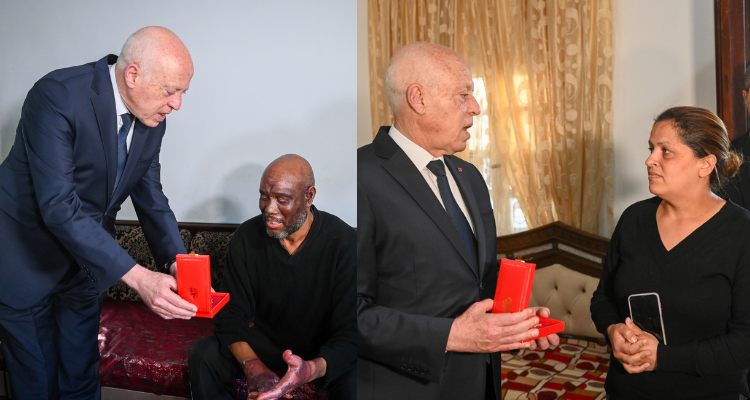 رئيس الجمهورية يقلد المرحوم سليم بن جميع وعبد العزيز الشيحي الصنف الأول من الوسام الذهبي للشغل