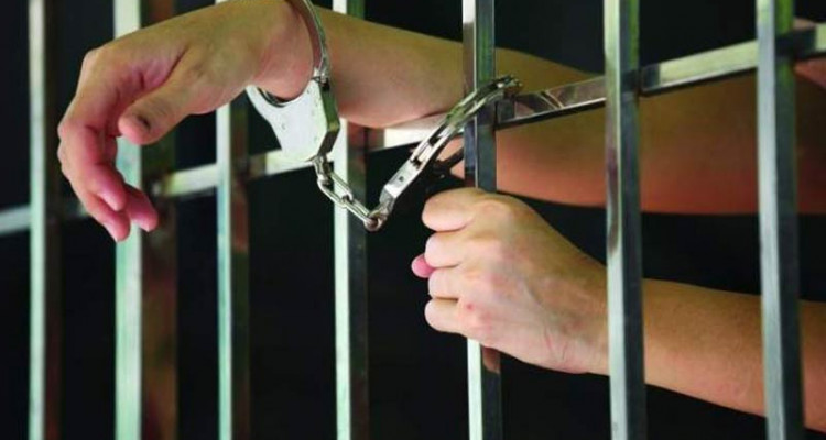 القصرين: شهران سجنا وخطية مالية في حق ناشطة بالمجتمع المدني