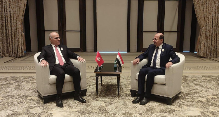 وزير الخارجية يتباحث مع نظيره اليمني سبل التعاون بين البلدين