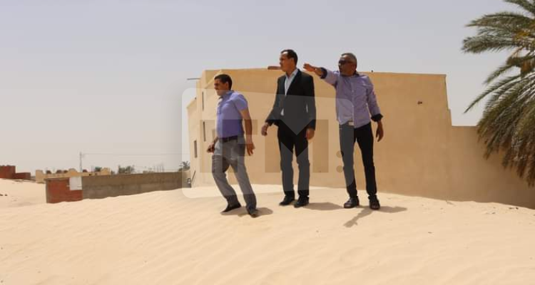 قبلي: الوالي يعاين المنازل المتضررة جراء زحف الرمال ويأذن باجراءات عاجلة