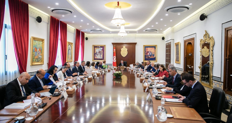 مجلس وزراء ينظر في مشروع قانون يتعلق بعطل الأمومة والأبوة