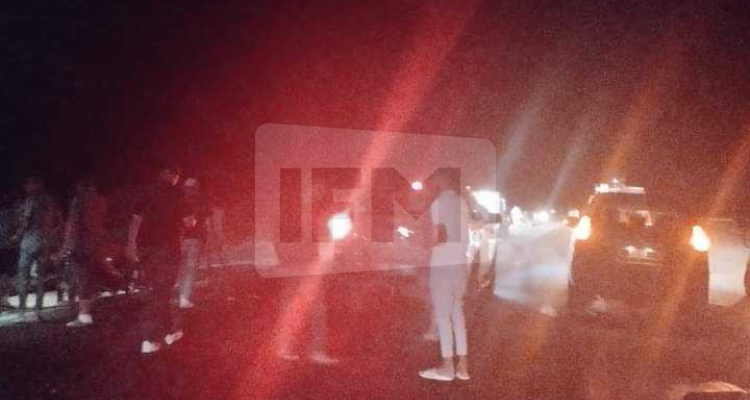 توزر:  وفاة شخص وإصابة عدد آخرين في حادث اصطدام 3 سيارات بشاحنة ثقيلة