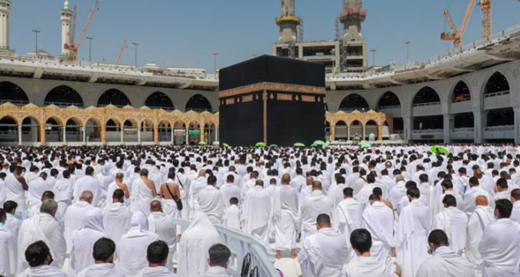 وزارة الخارجية: العثور على عدد من الحجيج التونسيين التائهين