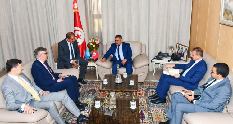 وزير الداخلية يلتقي وكيل الأمين العام للأمم المتحدة المكلف بمهمات السلام الأممية