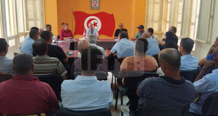 قبلي: جلسة عمل بخصوص ضمان تزود عدد من المناطق بالماء الصالح للشراب