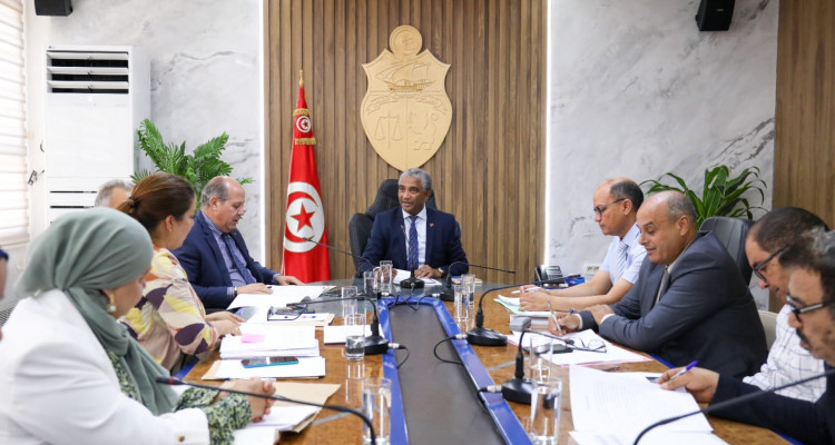 المصادقة على الدراسات الأولية لمشروع إعادة تهيئة المسبح الأولمبي بالمنزه