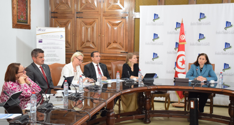 وزيرة التجهيز تتباحث مع البنك الافريقي للتنمية برامج تمويل المشاريع الجديدة