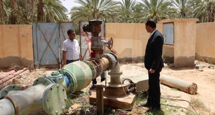 والي قبلي يواكب عملية توزيع مادة البخارة على صغار الفلاحين بمعتمدية الفوار