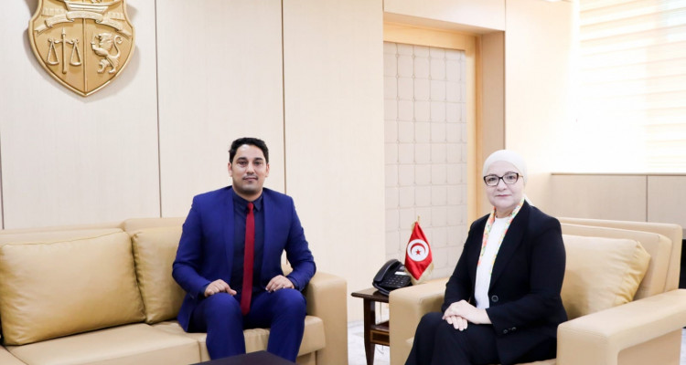 وزيرة العدل تؤكد على تحسين ظروف عمل المحامين الشبان والمحامين الدارسين والمتمرنين