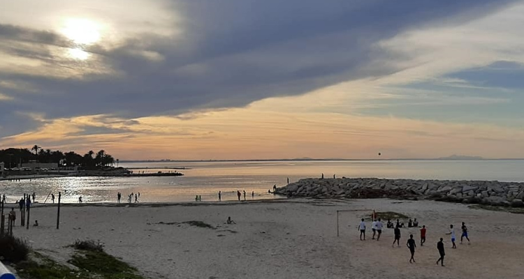 البرنامج الوطني لتنشيط الشباب: آلاف الشباب يجتمعون على شاطئ النخيل بالمنستير 