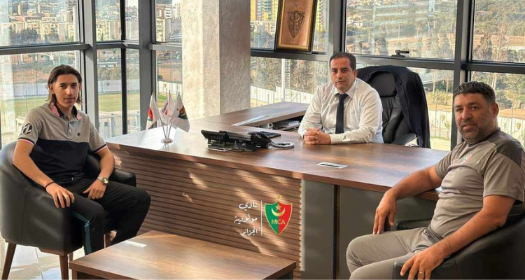 النادي الافريقي ينتدب الجزائري عبد المالك قلالش