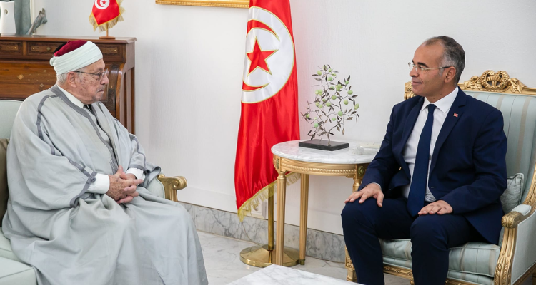 مفتي الجمهورية يُطلع رئيس الحكومة على نشاط ديوان الإفتاء