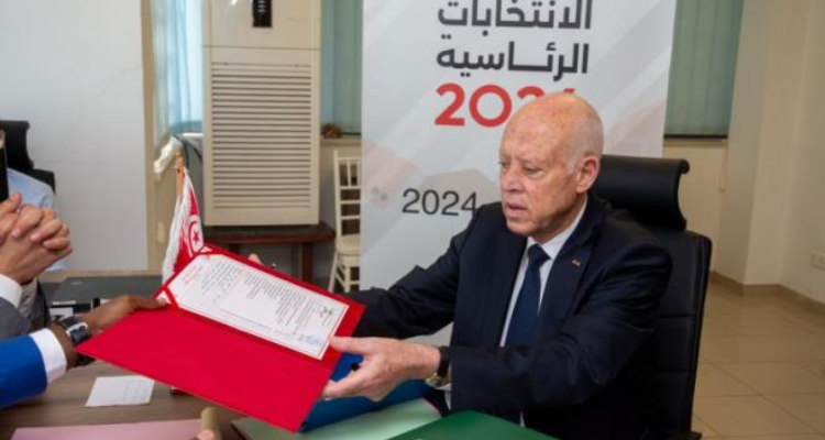 قيس سعيّد يودع دفعة جديدة من التزكيات الشعبية والنيابية للانتخابات الرئاسية لدى هيئة الانتخابات