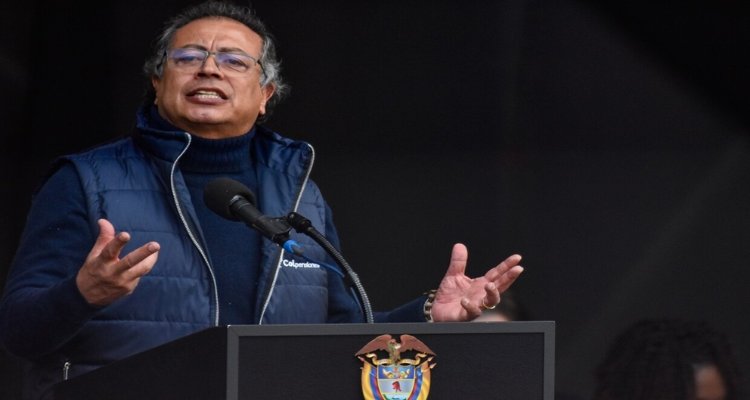 الرئيس الكولومبي يوقع مرسوما يحظر تصدير الفحم إلى إسرائيل