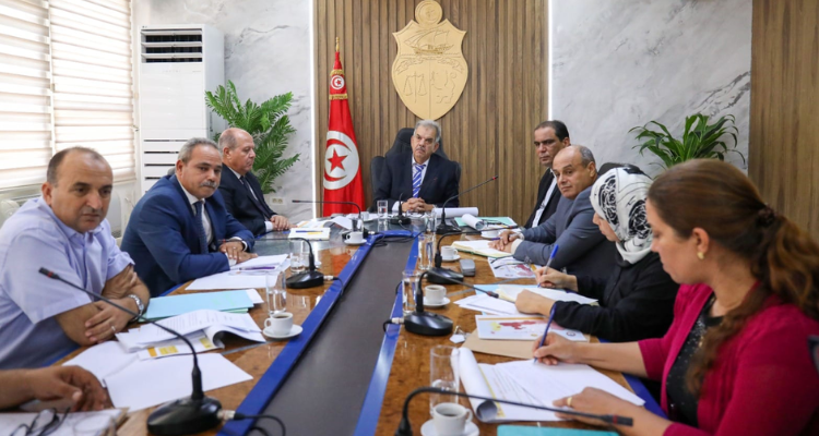 جلسة عمل لدفع المشاريع الشبابية والرياضية المعطّلة في قفصة