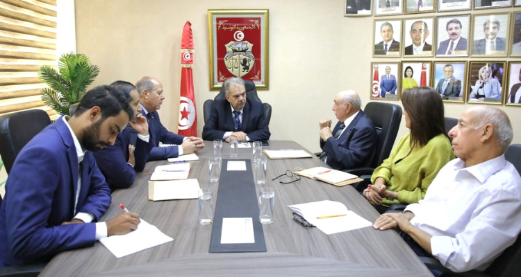 وزارة الرياضة: جلسة عمل حول متابعة رياضيي النخبة في اختصاص السباحة