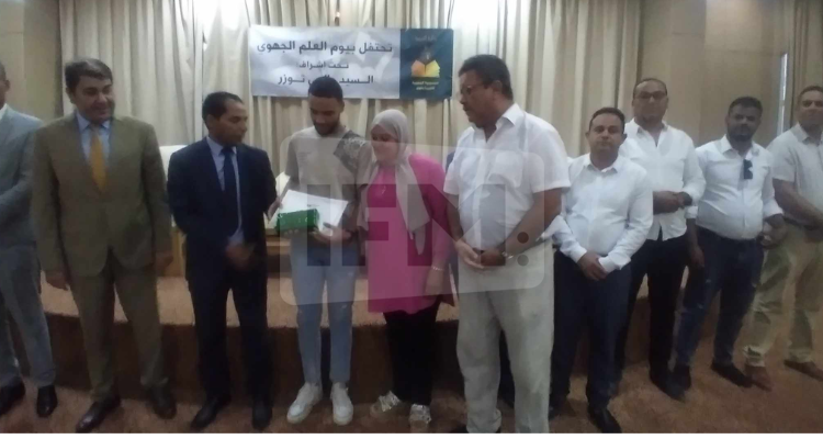 تكريم ثلة من التلاميذ المتوفقين في يوم العلم الجهوي بتوزر