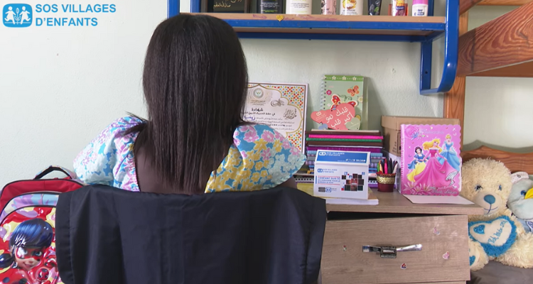 إعادة طفلة إلى عائلتها في النيجر بعد رعايتها لمدة 4 سنوات  من قبل قرية ''اس أو أس''