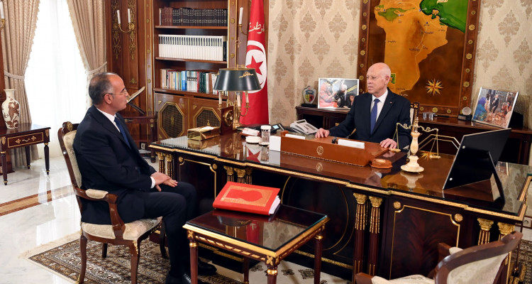 رئيس الدولة يؤكد على ضرورة تشجيع الفلاحين  في لقائه بالمدوّري