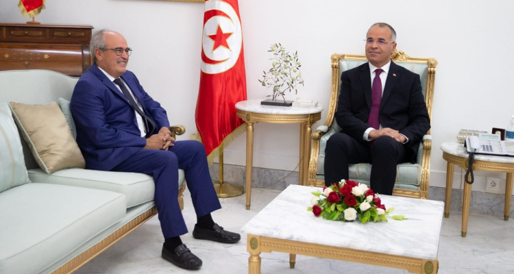 رئيس الحكومة يؤكد أهمية إيجاد الحلول لنفاذ مقاولات البناء والاشغال العمومية للضمانات البنكية