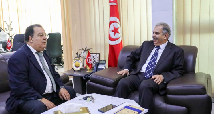الوضعية المالية الصعبة لنادي حمام الأنف محور لقاء منجي بحر بوزير الرياضة