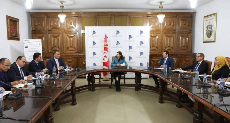 وزيرة التجهيز تدعو الشركات البترولية  للتعاون مع شركة تونس الطرقات السيارة